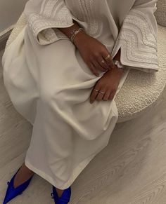 Elegant Style Inspiration, White Abaya, Hijabi Outfit