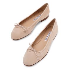 Beige suede ballet flats from Manolo Blahnik. The Veralli ballet flats are made of suede featuring a tonal grosgrain edging along with a tonal bow detail, complete with a flat stacked heel measuring 10mm.Leather soleTrue to sizeMade in Italy Elegant Suede Ballet Flats, Beige Pointed Toe Ballet Flats, Beige Ballet Flats, Beige Leather Slip-on Ballet Flats, Manolo Blahnik Flats, Beige Leather Sole Slip-on Ballet Flats, Luxury Beige Slip-on Ballet Flats, Pumps Outfit, Suede Ballet Flats