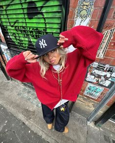 @daisybirchalll Winter Days Aesthetic, Rainy Fits, Fitted Cap Outfit, Casual Outfits Y2k, Baggy Street Style, Streetwear Fashion Winter, Outfit Ideas For School Fall, Fall Outfit Casual, Athleisure Street Style