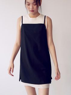 This is a layered dress with an attractive minimalist silhouette. The button details on the back and the color contrast details on the hem create a feminine mood, and you can adjust the shoulder straps to fit your body type. It can be worn alone or layered with an inner layer.- Made of high-quality wool blend material with a soft feel- Elastic so you can wear it comfortably- Open and close with back zipper*The color of the product may differ from the actual color depending on the monitor resolution. Chic Knee-length Slip Dress With Adjustable Straps, Elegant Workwear Dresses With Adjustable Straps, Elegant Dresses With Adjustable Straps For Work, Black Sleeveless Dress With Straight Neckline, Chic Knee-length Mini Dress With Adjustable Straps, Chic Black Slip Dress With Square Neck, Elegant Midi Suspender Dress For Day Out, Workwear Midi Dresses With Adjustable Straps, Summer Workwear Dress With Spaghetti Straps