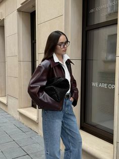 Burgundy Leather Jacket Outfit, Burgundy Jacket Outfit, Red Leather Jacket Outfit, Womens Leather Jacket Outfit, Parisian Outfits, Burgundy Leather Jacket, Leather Jacket Outfit, Casual Work Outfits Women, Jacket Outfit Women