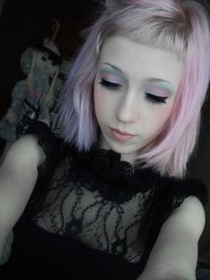 super short bangs | Tumblr can I have you please? Pastel Goth Hair, Short Haircuts With Bangs, Goth Hair, Bob Hairstyles With Bangs, Fringe Hairstyles, Trending Haircuts