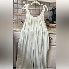 Free People Tie Me Up Jumpsuit Wide Leg Tie Shoulder Straps Oatmeal New With Tags * Size: Extra Small Retail Price: $148.00 * There Is A Line Through The Tag To Prevent Store Return Cotton 34'' Around Bust 26" Inseam Summer Cream Overall Jumpsuits And Rompers, Chic Beige Jumpsuits And Rompers With Relaxed Fit, Beige Relaxed Fit Jumpsuits And Rompers For Summer, Casual Sleeveless Cream Jumpsuits And Rompers, Chic Beige Relaxed Fit Jumpsuits And Rompers, Beige Casual Jumpsuits And Rompers For Daywear, Casual Beige Jumpsuits And Rompers For Daywear, Cream Jumpsuits And Rompers For Spring Loungewear, Casual Cream Jumpsuits And Rompers For Loungewear