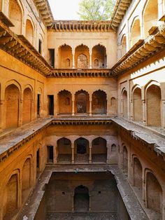 the inside of an old building with arches and pillars