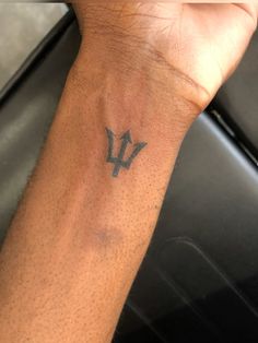 a man's arm with a tattoo on the wrist and an arrow in the middle