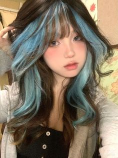 Japanese Hair Dye Ideas, Cool Hair Dye Ideas Brunettes, Underlayer Hair Color Ideas, Cute Dyed Hair Ideas, Dyed Tips Hair, Pretty Hair Cuts, Cute Hair Colors, Hair Inspiration Long