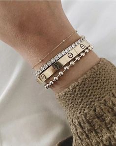 Jewellery Board, Winter Inspiration, Gold And Silver Bracelets, Dallas Fashion, Gold Bracelet For Women, Simple Bracelets, Summer Inspiration