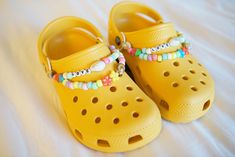 ✔️US Women 7 to 9 size crocs for Adult (Length: about 20-21cm) ✔️Selling Beaded Chain Only ✔️Our shoe charms can fit crocs shoes perfectly. Lovely cool charms to make your shoes fun. ✔️We are not associated with Crocs or Jibbitz. ❤️Option❤️ - Ring With 1 chain - Ring With 2 chains Make the plain Crocs cute and lovely. ♡ It takes about 1-3 days to make, so please take your time and order! The charms buttons are randomly sent black and transparent. We don't have inventory, but every order has to b Beaded Shoe, Shoes Chain, Yellow Crocs, Crocs Accessories, Crocs Fashion, Beaded Shoes, Croc Charms, Pearl Charms, Shoe Clips