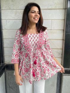 Stylish Shirt For Women, Kurta Style Top For Women, Cotton Top For Women, Square Neck Cotton Top, Handmade Tops Aesthetic, New Design Top For Women, Pink Short Kurti With Jeans, Block Print Short Kurti Designs, Small Kurti Designs