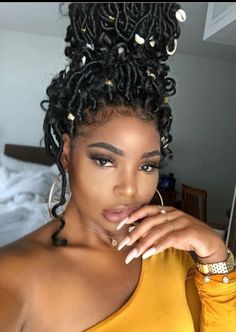 Faux Locs With Curly Ends, Wavy Faux Locs, Crochet Hair Curly, Locs With Curly Ends, Goddess Locs Crochet, Natural Braided Hairstyles, Different Curls, Curly Braids