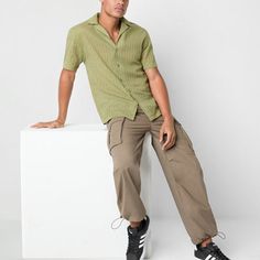 Embrace a laid-back vibe with this Jaywalker men's textured button-down shirt in a green hue. It's crafted from 100% cotton for all-day comfort and has a relaxed-fit, a notch collar, and short sleeves. Wear yours with cargo pants and sneakers. Closure Type: ButtonFit: Relaxed FitNeckline: Collar NeckSleeve Length: Short SleeveApparel Length: 27.5 InchesFiber Content: 100% CottonFabric Description: WovenCollar: Notch CollarCare: Machine Wash, Tumble DryCountry of Origin: Imported Relaxed Fit Green Shirt With Button Closure, Green Button-up Camp Shirt With Pockets, Casual Green Short Sleeve Shirt With Button Closure, Green Relaxed Fit Shirt With Button Closure, Green Relaxed Fit Camp Shirt With Pockets, Casual Green Shirt With Button Closure, Green Collared Shirt With Roll-up Sleeves, Green Relaxed Fit Camp Shirt With Buttons, Green Collared Short Sleeve Shirt With Buttons