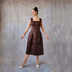 Brocade brown and gold midi dress, vintage asian floral dress, 60s style tea length dress, copper brocade satin formal gown, 80s gold dress Classy and edgy broacade midi cocktail dress with an elegant oriental floral pattern. This dress has a subtle touch of shimmer that gives it an elegant copper effect, perfecto for a dinner or a vintage wedding guest. ⊁ The dress is made from a brocade fabric with an asian influence. The background is a satin dark brown with golden shimmer. ⊁ The dress has a Fitted Bodice Tea Length Evening Dress, Gold Midi Length Evening Dress, Brown Midi Length Party Dress, Gold Midi Dress For Evening, Brown Midi Party Dress, Brown Silk Midi Dress For Party, Brown Silk Cocktail Dress, Brown Silk Wedding Dress, Formal Brown Dress With Fitted Bodice