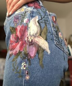 #Hand #Painted #Art #Denim #Fashion Custom Levis, Jeans Custom, 00s Mode, Painted Jacket, Diy Clothes Design