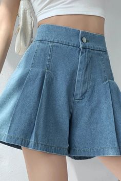 Trendy Knee-length Shorts, Trendy Wide Leg Summer Shorts, Trendy Jean Shorts With Short Legs For Spring, Summer Trendy Wide Leg Shorts, Trendy Knee-length Jean Shorts For Spring, Trendy Knee-length Shorts For Spring, High-waisted Pleated Shorts For A Day Out, Chic Pleated Cotton Shorts, High Waist Pleated Bottoms For Summer