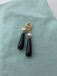 "BLACK Agate Long Teardrops, Regency Reproduction, 16k gold plated brass, reproduction historic, black agate Gothic historic earrings These natural and stunning real natural stone BLACK AGATE Teardrop earrings were inspired by extant examples of the era, and work beautifully for multiple historic eras, Georgian, Regency and Victorian! Also great for 1920's-1930's. This listing is for a pair of reproduction historic real Black Agate Teardrop stones in a lovely black paired with glass Swarovski pe Black Drop Pearl Drop Jewelry, Black Pearl Drop Jewelry, Black Pearl Drop Earrings For Formal Events, Black Pearl Drop Earrings For Formal Occasions, Classic Black Single Earring, Vintage Black Drop Earrings, Black Dangle Pearl Drop Earrings, Vintage Black Dangle Earrings, Black Pearl Drop Dangle Earrings