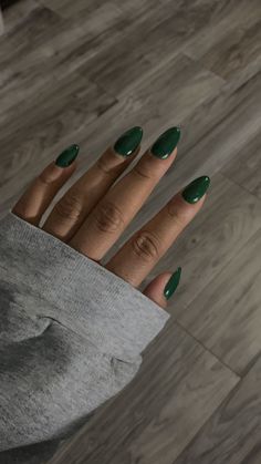 Short Rounded Stilleto Nails, Dip Short Almond Nails, Solid Green Almond Nails, Emerald Green Oval Nails, Nail Inspo For Green Dress, Deep Green Acrylic Nails, Deep Green Almond Nails, Dark Green Round Nails, Wicked The Musical Nails