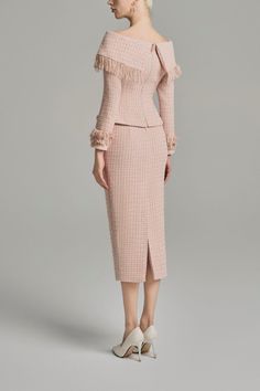 Women's Kassidy Pencil Back Slit Tweed Midi Skirt S/M/L Pink MEAN BLVD Tweed Set Outfit, Tweed Midi Skirt, Tweed Fashion, Baby Dress Embroidery, Tweed Set, Stylish Tops For Women, Tweed Top, Shirt Dress Outfit, Corporate Attire