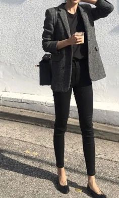 Look Sem Salto: Vá Chique e Confortável para o Trabalho - Gabi May Pijamas Women, Style Parisienne, Boho Beautiful, Summer Work Outfits, Outfit Jeans, Looks Black, Outfit Trends, Winter Mode, Work Outfits Women