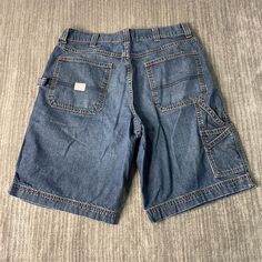 Vintage 2000s Old Navy Regular Fit Carpenter Basic Essential Streetwear Y2K Aesthetic Blue Denim Jean Shorts 35 Waist Mens Condition:  Fair Used Condition  = Flaw On The Front Of The Shorts Due To Age And Wear  Measurements: Please see photos above for all measurements IF YOU BUY TWO OR MORE ITEMS USE THE CODE BUNDLE @ CHECK TO SAVE 20% WE SHIP WITHIN 24 HOURS AFTER PURCHASE! Please be aware that we do not offer free returns!! The Buyer is responsible for the cost of the return label. Follow us Y2k Cotton Jean Shorts With Pockets, Y2k Medium Wash Cotton Bottoms, Y2k Denim Blue Shorts With Pockets, Y2k Denim Blue Jean Shorts With Pockets, Y2k Denim Shorts With Pockets, 90s Denim Blue Shorts With Pockets, 90s Style Short Jeans With Pockets, 90s Style Short Jeans, Y2k Short Denim Jeans