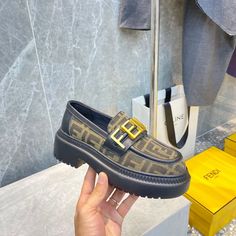 Fendi Baguette Bag, Fendi Sneakers, Bags Balenciaga, Loafers Outfit, Fendi Shoes, Dior Shoes, Box Packaging