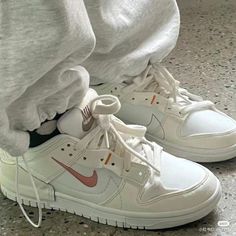 Nike Dunk Low Disrupt 2, Nike Dunk Low Disrupt, Off White Shop, Trending Clothes, Colorful Sneakers, Trendy Shoes Sneakers, Dr Shoes, Pretty Shoes Sneakers, Cute Nike Shoes