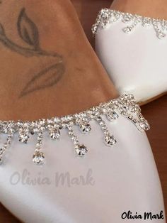 Olivia Mark - Elegantes zapatos de novia color marfil con puntera en punta, brillantes pedrería y delicada correa en el tobillo - Perfectos para ocasiones de boda Flat Wedding Shoes With Rhinestones, Wedding Shoes With Rhinestones, Closed Toe Wedding Shoes With Rhinestones, Elegant Flat Wedding Shoes With Rhinestones, Rhinestone Wedding Shoes With Round Toe, Rhinestone Embellished Round Toe Wedding Shoes, Rhinestone Wedding Shoes For Bridal Shower, White Flat Heel Wedding Shoes With Rhinestones, Silver Wedding Shoes With Rhinestones