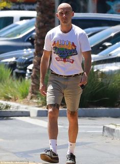 How To Style Shorts Men, Male Styles, Even Stevens, Denim Shorts Outfit, Time Clothes, Shia Labeouf, Chubby Fashion