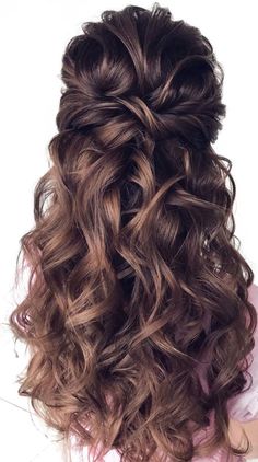 All time favorite half up A pull back and twisted half up hairstyle feels relaxed, glamorous, and arguably. It’s the perfect look if you wish to adorn your hair with a detailed bridal headpiece such as floral crown. #prom #hairstyles