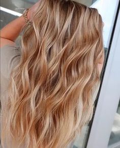 Silver Blonde Hair Dye, Strawberry Blonde Hair Color, Silver Blonde Hair, Balayage Blonde, Honey Blonde Hair, Strawberry Blonde Hair, Honey Nut, Balayage Hair Blonde, Blonde Hair Looks