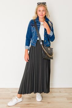 Pleated Knit Midi Skirt, Black - New Arrivals - The Blue Door Boutique Pleated Skirt Denim Jacket, Black Pleated Skirt Autumn Outfit, Trendy Outfits For Over 40, How To Wear A Long Black Skirt, Pleaded Skirt Fall Outfit, Worship Leading Outfits, Long Casual Skirt Outfits, Midi Knit Skirt Outfit, Long Skirts Outfit Ideas