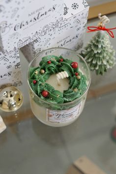 Vela de navidad Aroma Candles, Candles Crafts, Melting Candles, Christmas Candles, Dia De Muertos, Christmas Photos