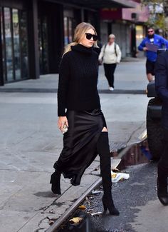 Rock Outfit, Hadid Style, All Black Outfit, 가을 패션, Gigi Hadid, Fashion Mode, Mode Inspiration, Thigh High Boots, Look Chic