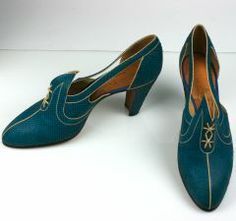 Blue Low Heels, Art Deco Shoes, Mundo Hippie, 1930s Shoes, Snakeskin Shoes, Style Année 20, Historical Shoes, Snake Skin Shoes, Heels Vintage