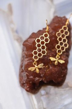 Honeycomb Jewelry, Honey Bee Jewelry, Manchester Bee, Witchy Clothing, Bee Designs, Bee Keeper, Bee Jewelry, Soft Spot, Bee Crafts