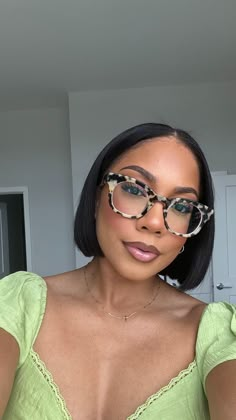 Jaelan (@faceovermatter) • Instagram photos and videos Bob And Glasses, Silk Press Bob, Blowout Natural Hair, Straight Blowout, Flat Iron Short Hair, Highlights Black Hair, Bob Hairstyles Long, Short Haircuts Black Hair, Bobs With Bangs