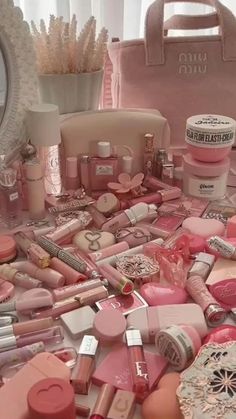 Best Homemade Face Mask, Makeup Aesthetic, Baddie Makeup, Luxury Makeup, Makeup Items, Everyday Makeup, Makeup Essentials, Aesthetic Makeup