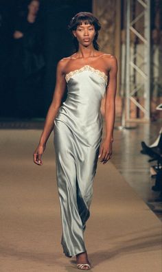 Fashionably Late, Chloe Dress, Couture Runway, Fancy Dresses, Couture Fashion, 90s Fashion, Pretty Dresses