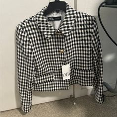 Brand New Zara Houndstooth Blazer, Cropped. Size Xlarge. Brand New With Tags, Smith Free Home. Zara Casual Outerwear With Houndstooth Pattern, Zara Casual Houndstooth Outerwear, Xlarge Brand, Blazer With Belt, Fitted Blazer Jacket, Grey Trench Coat, Adidas Track Suit, Satin Blazer, Tuxedo Blazer