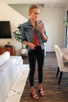 Fashion Jackson Wearing Abercrombie Denim Jacket Pink Lace Camisole Black Skinny Jeans Black Sandals Jeans Combination, Jeans Dress Outfit, Chilly Outfits, Primavera Outfit, Boujee On A Budget, Wardrobe Office, Blundstone Boots, Dressy Casual Outfits