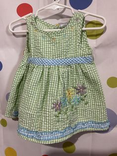 Super Cute Seersucker Green & White Dress Baby Girl Size 6-9 Months Embroidered Flowers  Button Back  Ruffle Accent  Sundress Cotton Dresses With Buttons For Playtime, Playful Cotton Dresses With Buttons, Gingham Dresses With Buttons For Spring, Gingham Seersucker Dresses For Spring, Summer Floral Embroidery Dresses For Playtime, Cute Seersucker Dresses For Spring, Spring Gingham Dresses With Buttons, Spring Floral Embroidered Dress For Playtime, Sleeveless Seersucker Dress For Spring