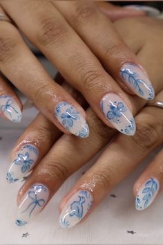 Lretty blue costal nails for summer Nails For Trip To Greece, Blue Girly Nails, Blue Almond Nails With Flowers, Recruitment Nails Sorority, Cinderella Aesthetic Nails, Hamptons Nails, Nail Inspo Coastal Granddaughter, Nails For Rush, Tile Nail Design