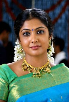 Kamalini Mukherjee, Kamalinee Mukherjee, Indian Woman, Indian Beauty Saree, India Beauty, Actress Photos, Beautiful Smile, Desi Beauty, A Black