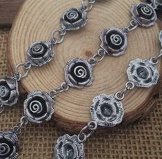 Qty:1m/PCS color :gunmetal chain size:12mm If you need other length pls contact me Flower Chain, Message Jewelry, Metallic Hair, Silver Flowers, Bronze Color, Charm Pendant, Antique Silver, Silver Chain, Jewelry Accessories