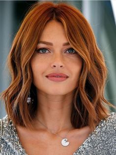 17 Lob Haircut Ideas 2024: Long, Short, Curly, Fine Hair, and More Red Bob Hair, Blonde Bob Hairstyles, Ginger Hair Color, Dark Red Hair, Hair Color Auburn, Copper Hair Color, Hair Color Highlights, Auburn Hair, Blonde Bobs