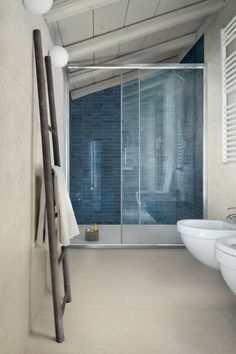 a bathroom with two sinks and a ladder in the wall next to it's bathtub