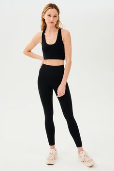 A sleek, form fitting high waist legging engineered to fit every curve and flow with your workouts. Our ultra luxe Airweight fabric has a supremely soft hand and second skin comfort. BEST FOR: hot yoga, barre, Pilates. Model is 5'10" and wears a size small. Barre Outfit, Barre Pilates, Yoga Barre, Athleisure Women, Knit Shoes, Feather Light, Hot Yoga, Architecture Fashion, Soft Hand