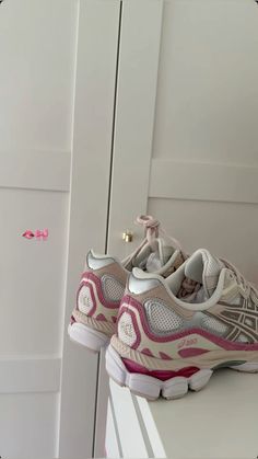 Bedazzled Shoes Diy, Pretty Sneakers, Nyc Fits, Pretty Shoes Sneakers, Cinderella Shoes, Cute Sneakers, Dad Shoes, Sport Shoes Women, Shoe Inspo