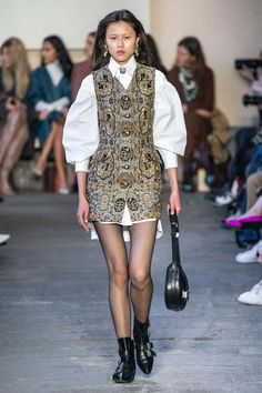 For Sale on 1stDibs - This Etro Fall 2019 Runway sleeveless black and beige jacquard slim fit button down mini dress / vest is made of blended wool and features two small flap Haute Couture Style, Fashion 90s, Mode Inspo, Fashion Show Collection, Mode Inspiration, Autumn Fashion Women, Primavera Estate, Runway Fashion, High Fashion