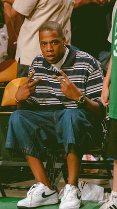 Jay Z 2000s Fashion, 2000s Hiphop Outfit Men, 2000s Rapper Fashion, Late 2000s Fashion Men, Jay Z Outfits, 90s American Fashion, 2000 Mens Fashion, Jay Z 90s, Hiphop Outfit Men