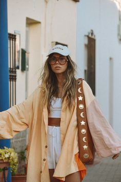 Cute Summer Night Outfits Casual, Cute Sets Two Pieces Summer, Festival 2024 Outfits, Easy Beach Outfits, Island Vacation Outfits Tropical, Beach Looks Outfits, Colourful Summer Outfits, Surfer Outfits, Maxi Dress Outfit Casual